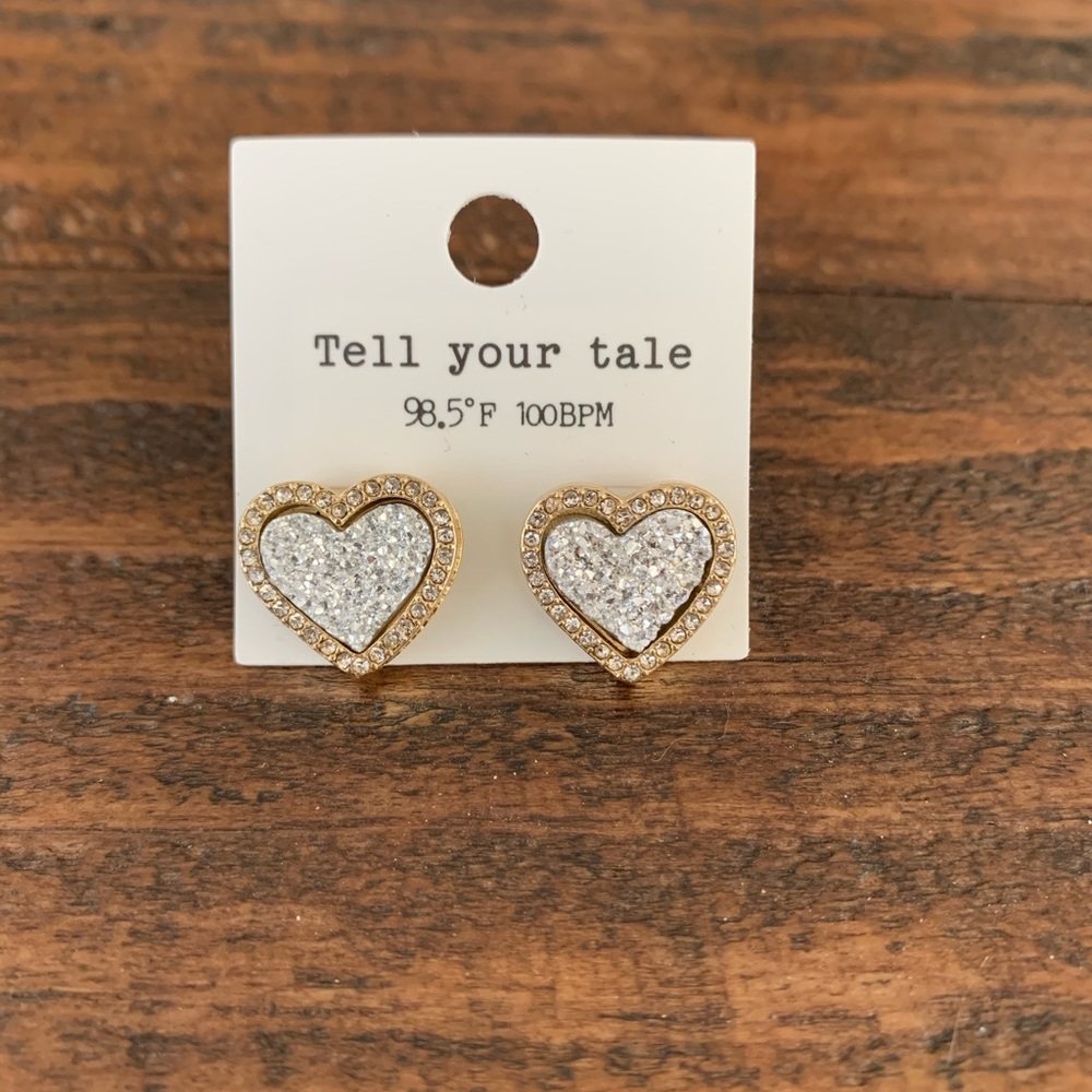 Gold Heart Earrings ❤️